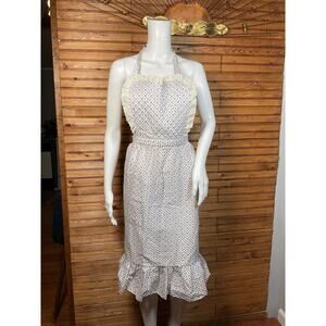 the Kitchen Works Vintage Heart Shaped Chest Apron Lace Detail Floral